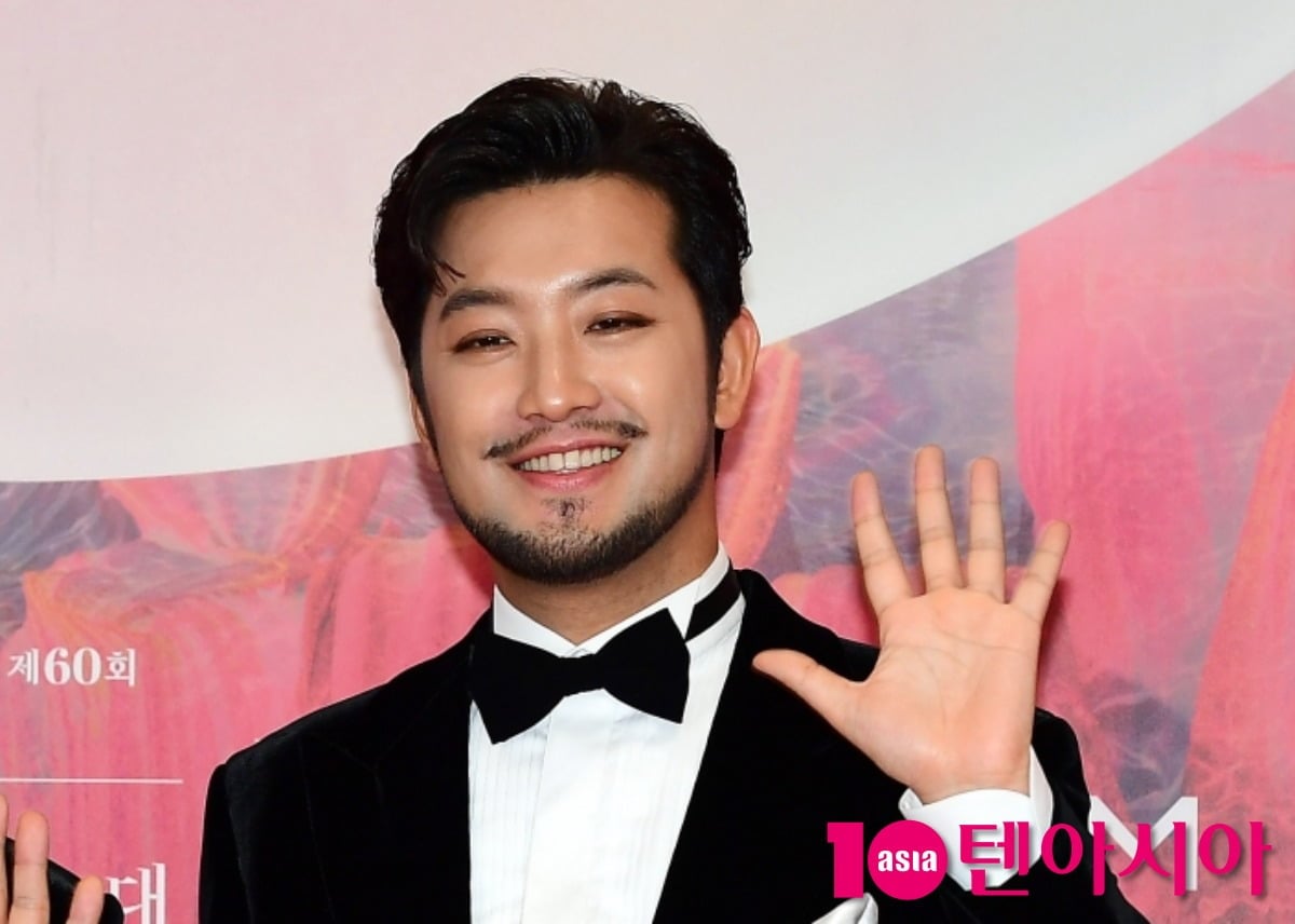 유튜버 침착맨이 포즈를 취하고 있다 / 사진=텐아시아 DB