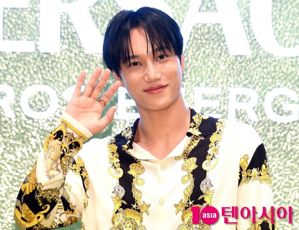 엑소 카이가 포즈를 취하고 있다 / 사진=텐아시아 DB