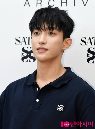 세븐틴 도겸, 차은우 제쳤다…같이 이어폰 나눠 끼고 싶은 남자 가수 1위 [TEN차트]