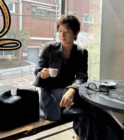 58세 김희애, 김선호 공개 샤라웃 4일 만에 '싹둑' 파격