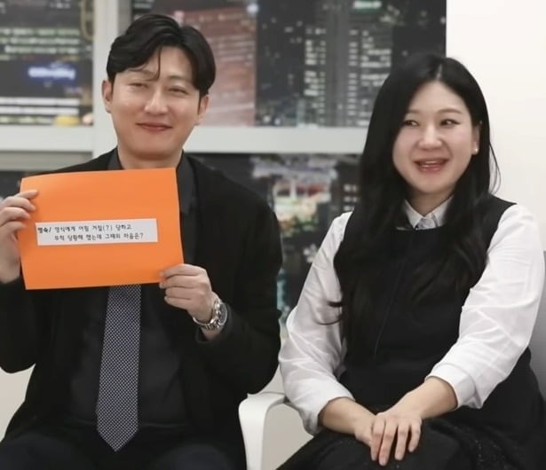 28기 정숙과 상철이 라이브 방송에 출연해 이야기를 나누고 있다 / 유튜브 채널 '촌장엔터테인먼트TV'