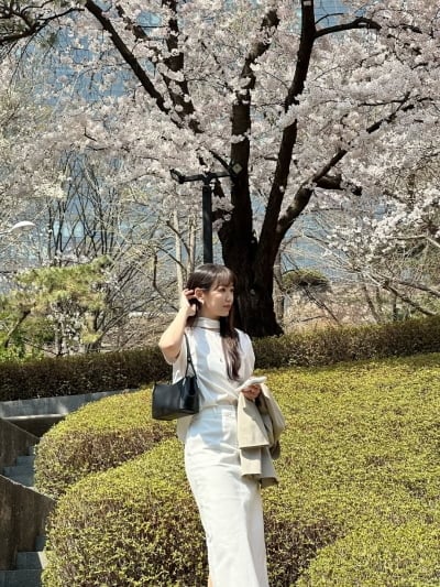 30기 옥순, '♥영수'가 반한 이유 있었네…벚꽃 아래 올화이트룩 여신 자태