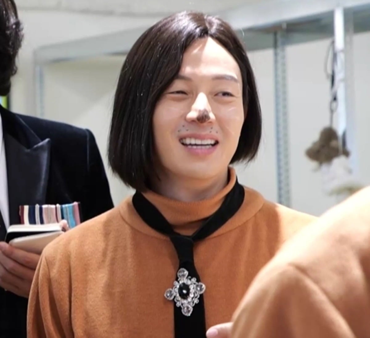 허경환이 왕실견으로 변신했다./사진제공=MBC '놀뭐' 