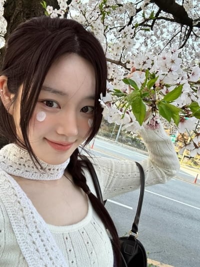 '43kg' 뼈말라 이유비, 독하게 자기관리하더니…벚꽃 아래 여신 강림