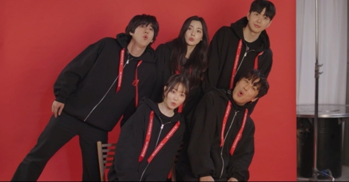 울산 웨일즈를 응원하기 위한 언더커버 작전에 돌입하는 '마니또클럽'/사진제공=MBC