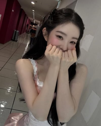 '곧 마흔' 현역 아이돌 아이린…핑크 레이스 입으니 진짜 공주님이네