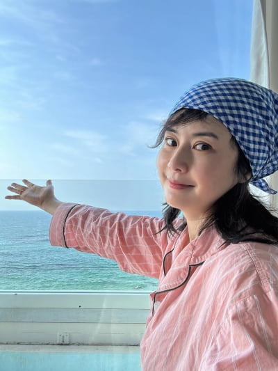 '재벌남과 이혼' 최정윤, 연하남과 재혼하더니…청량한 '방부제 비주얼'