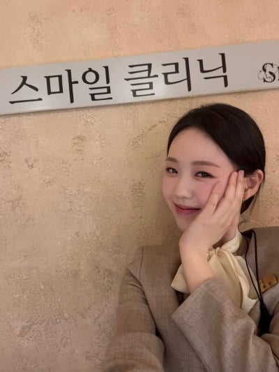 '투병 고백' 지예은, 밝은 미소 전했다…가녀린 목선+역대급 보조개 '러블리'