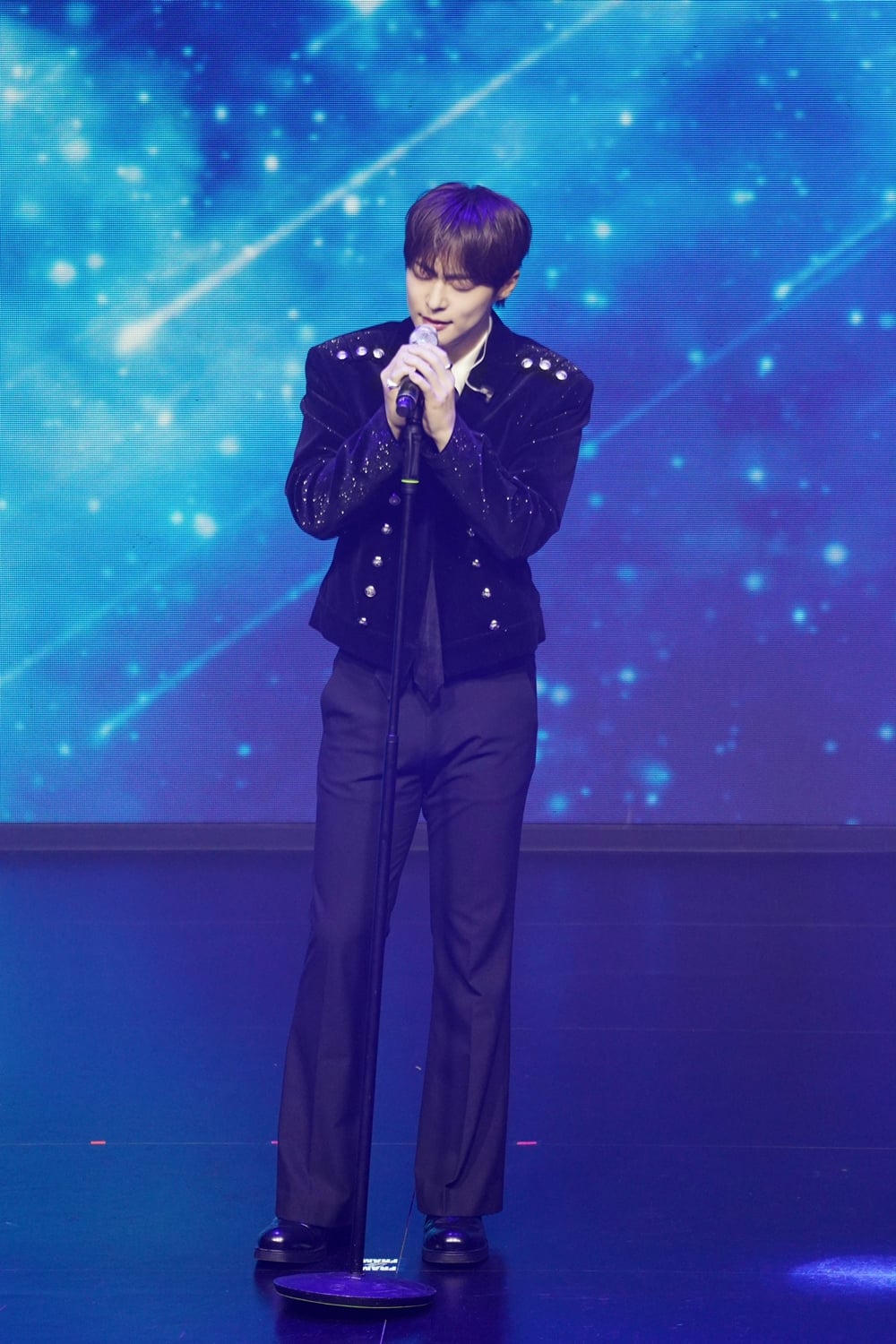 [사진 = YY엔터테인먼트 제공]