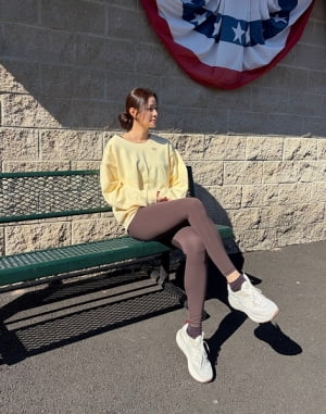 '권상우♥' 손태영, 산책에 푹 빠진 뉴욕댁 …가벼운 발걸음