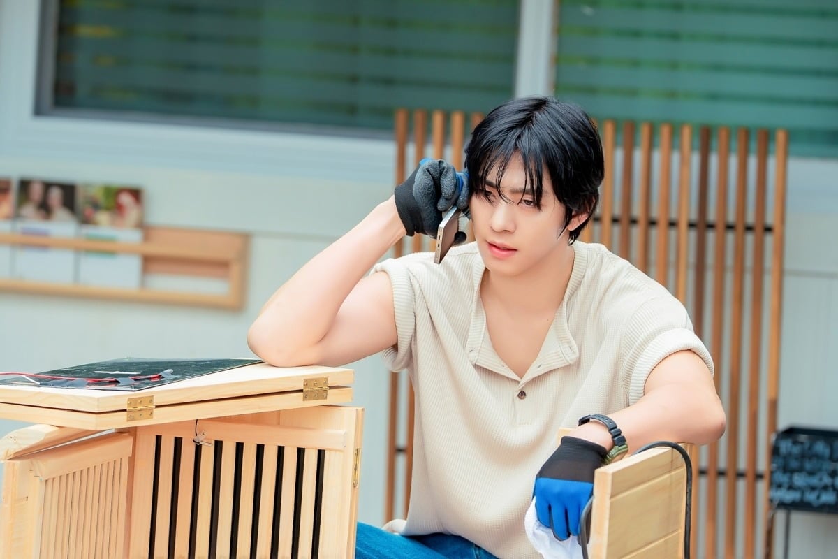 안효섭이 매튜 리 캐릭터로 겉바속촉 소보로 빵 같은 매력을 선보인다.사진=SBS 제공