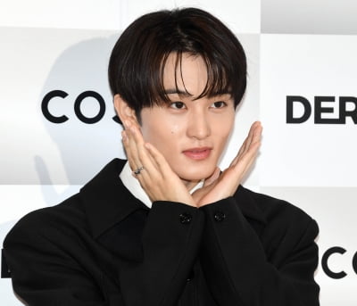 아르바이트도 이렇게는 안 그만두는데…마크, 팬 배려 없는 NCT 탈퇴