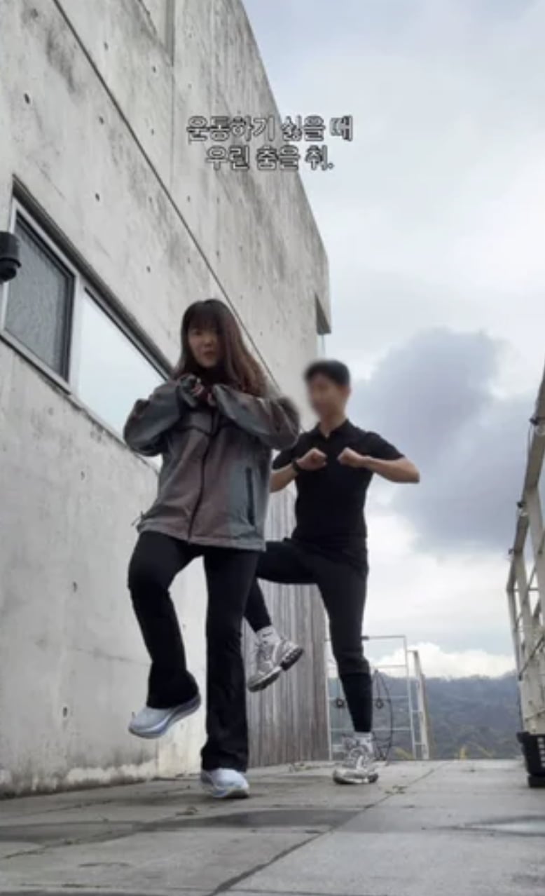 듀오 악뮤 이수현이 다이어트 중인 근황을 공유했다.
사진=듀오 악뮤 이수현 SNS