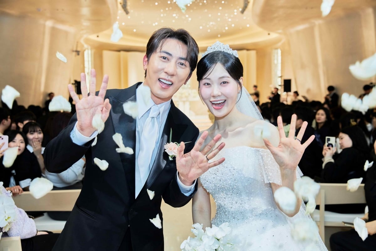 유튜브 채널 ‘숏박스’의 인기 코너 ‘장기연애’ 시리즈 팀이 만우절 기념 결혼 이벤트를 성황리에 마무리했다. / 사진제공: 메타코미디