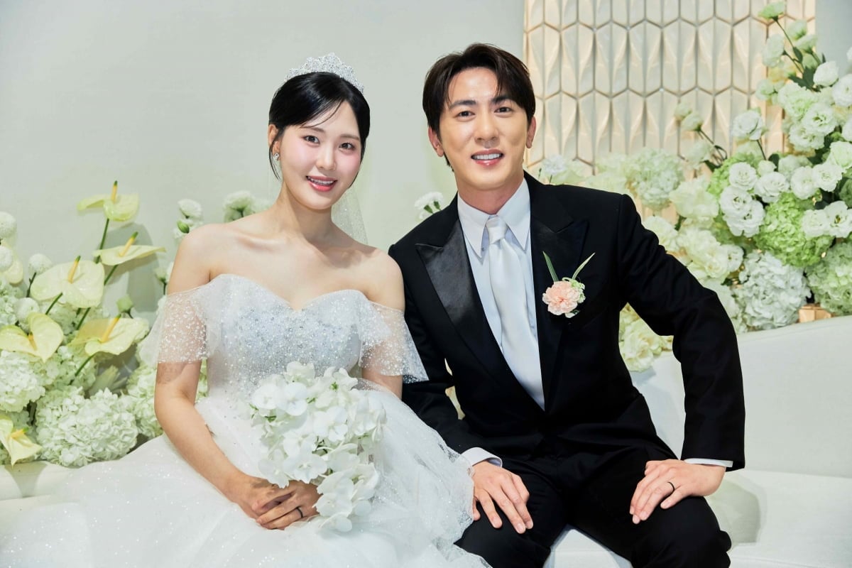 유튜브 채널 ‘숏박스’의 인기 코너 ‘장기연애’ 시리즈 팀이 만우절 기념 결혼 이벤트를 성황리에 마무리했다. / 사진제공: 메타코미디