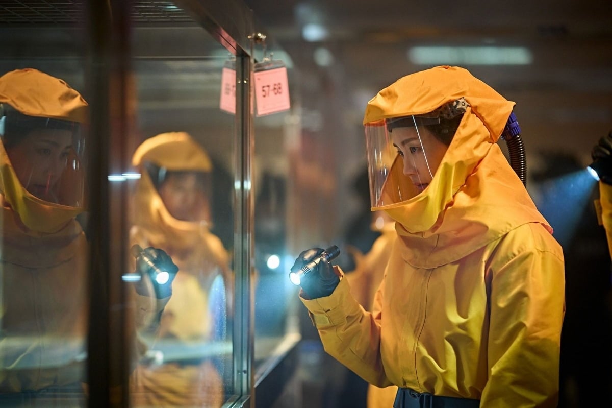 배우 신현빈이 '계시록', '얼굴'에 연이어 영화 '군체'를 통해 세 번째로 연상호 감독과 호흡을 맞운다. / 사진제공=쇼박스