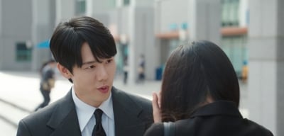 유연석, 제대로 ♥핑크빛 터졌다…상대는 업계 동료 "투명한 피부에 조그마한 얼굴" ('신이랑')