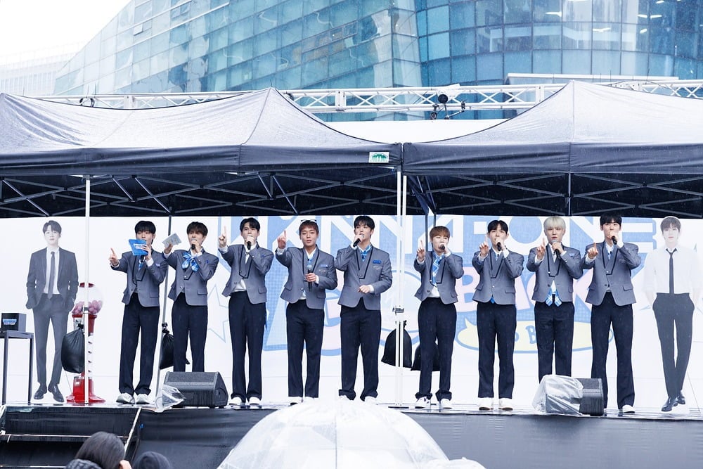 워너원이 9년 전 처음 팬들을 만났던 상암동에서 다시 워너블(팬덤명)과 재회/사진제공=Mnet