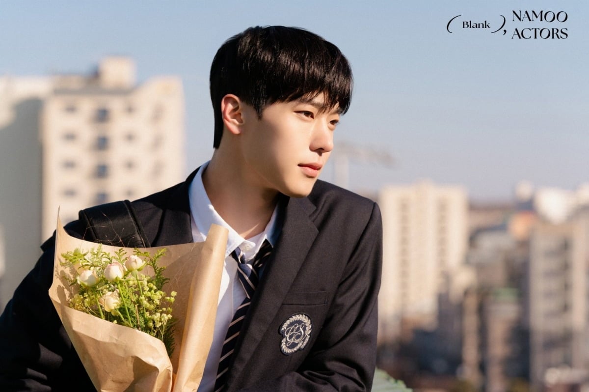한태하가 데뷔 후 첫 화보를 통해 본연의 매력을 선보였다./사진제공=나무엑터스