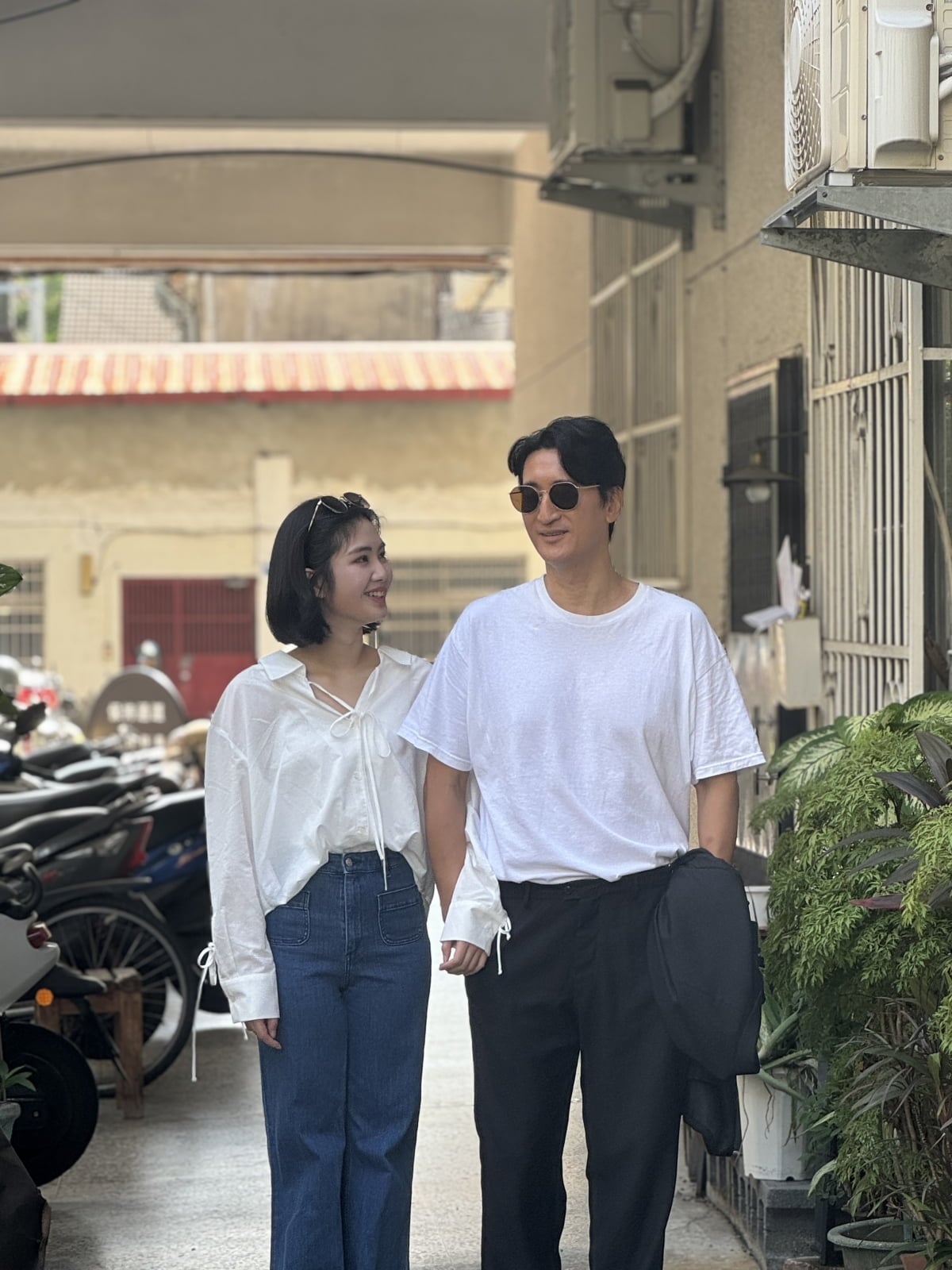 SNS에 퍼진 영화 '현상수배' 파파라치 컷의 일부 / 사진제공=쇼타임웍스, 동심 엔터테인먼트