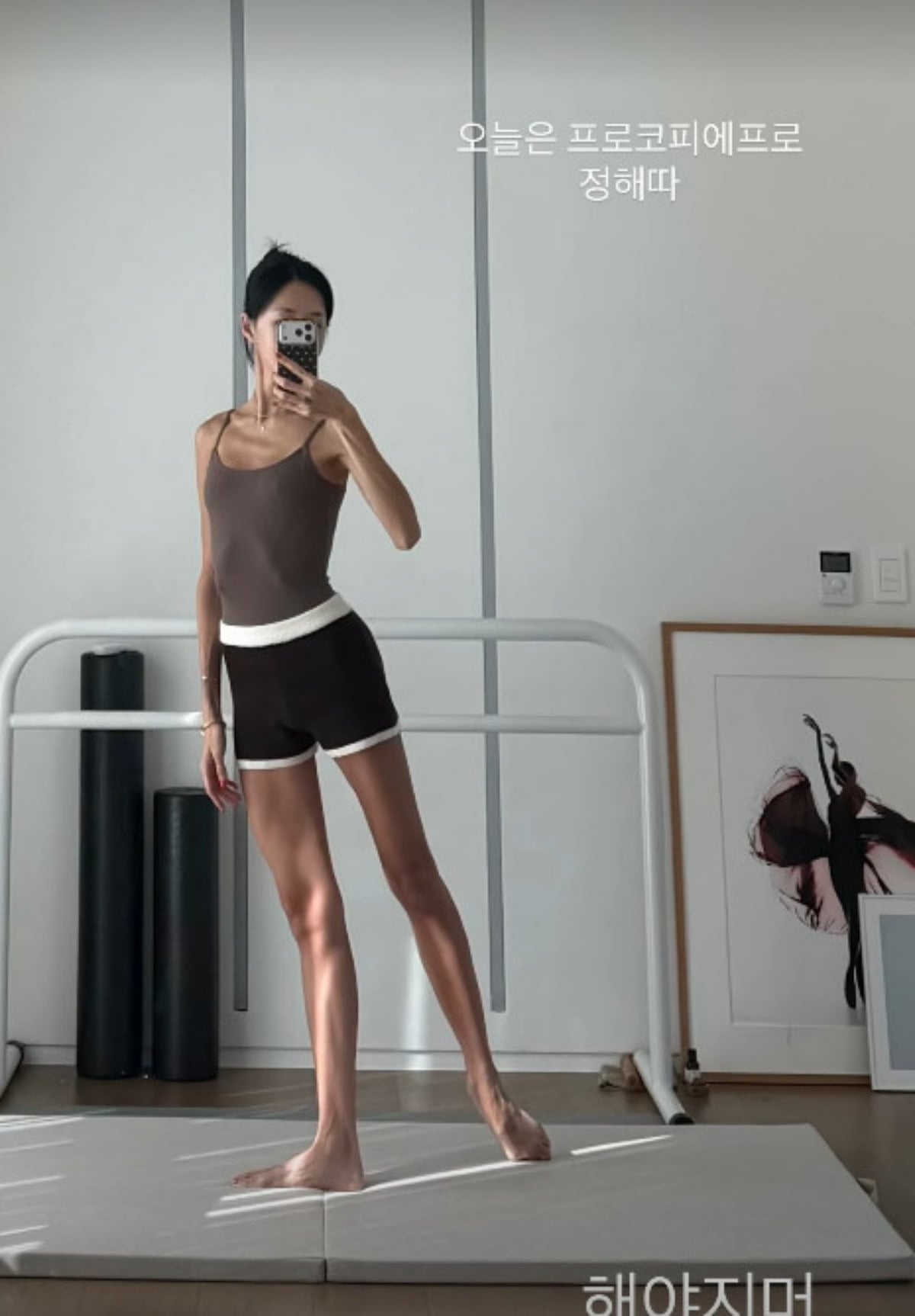 배우 엄태웅의 아내 윤혜진이 운동에 한창인 모습. / 사진=윤혜진 SNS