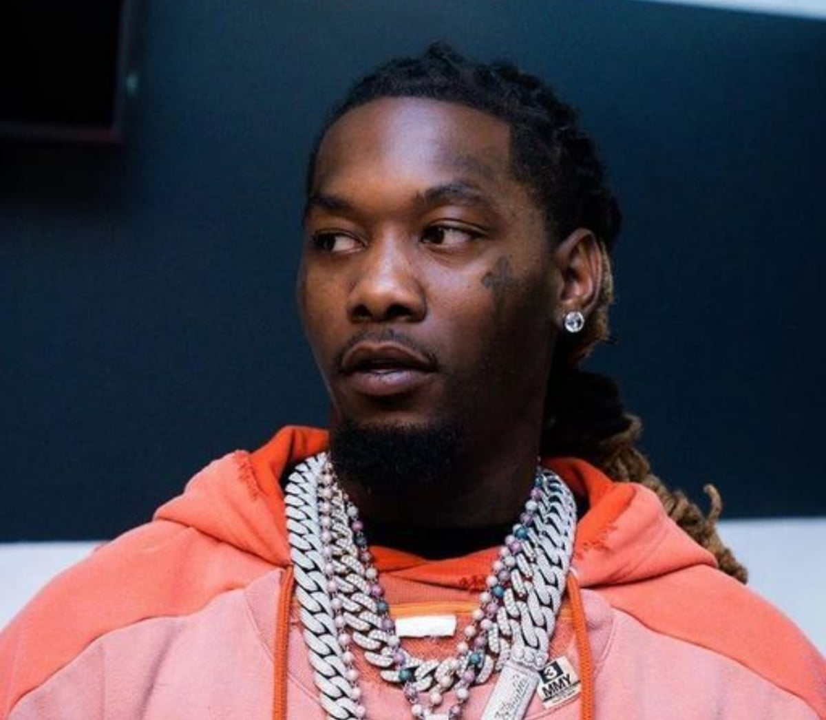 그룹 미고스(Migos)의 전 멤버이자 래퍼 오프셋(Offset)이 미국 플로리다주의 한 카지노 인근에서 총격을 당했다.
래퍼 오프셋 / 사진=온라인 커뮤니티 갈무리