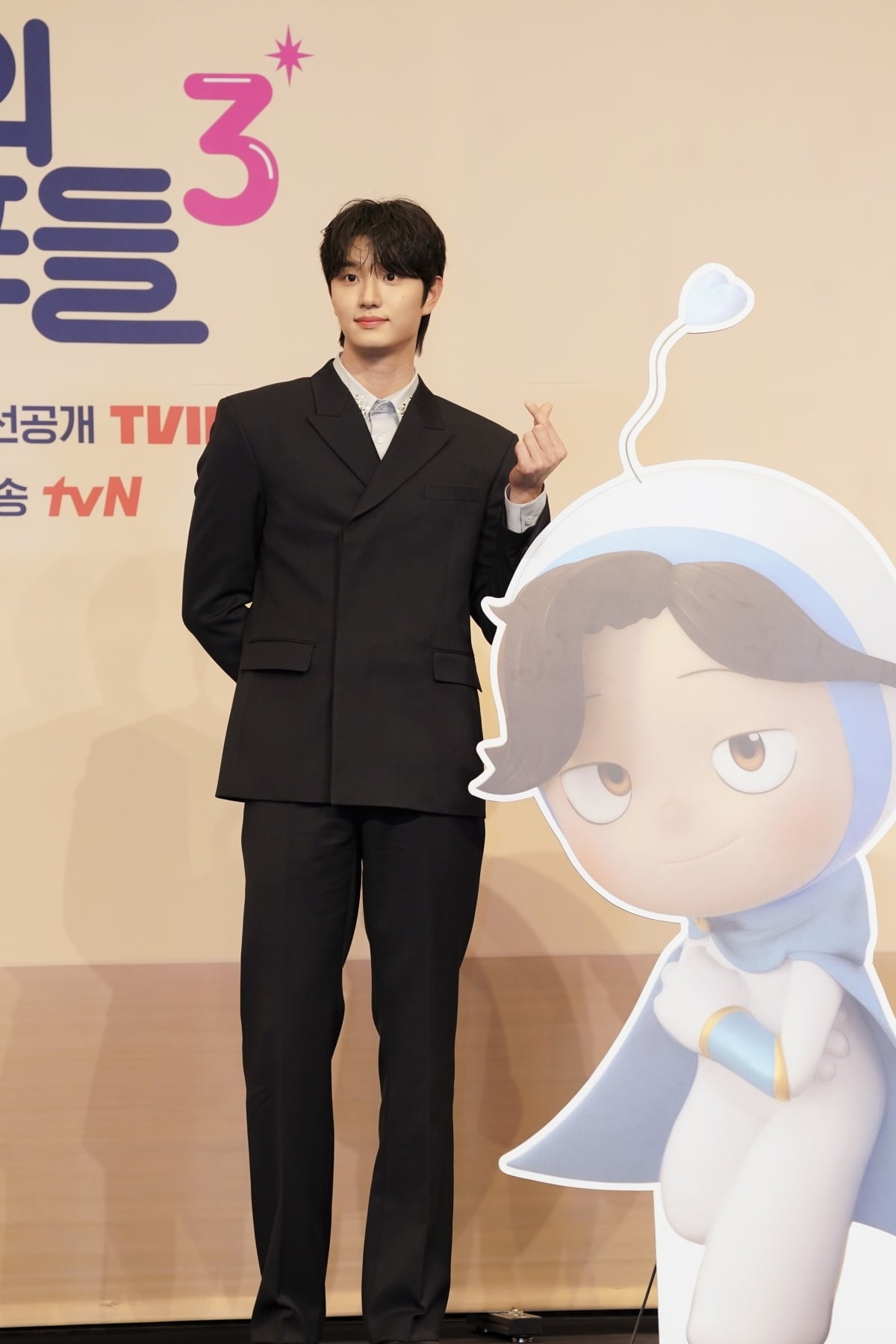 김재원이 안보현, 박진영에 이어 김고은과 로맨스 호흡을 맞추는 소감을 밝혔다./사진제공=티빙