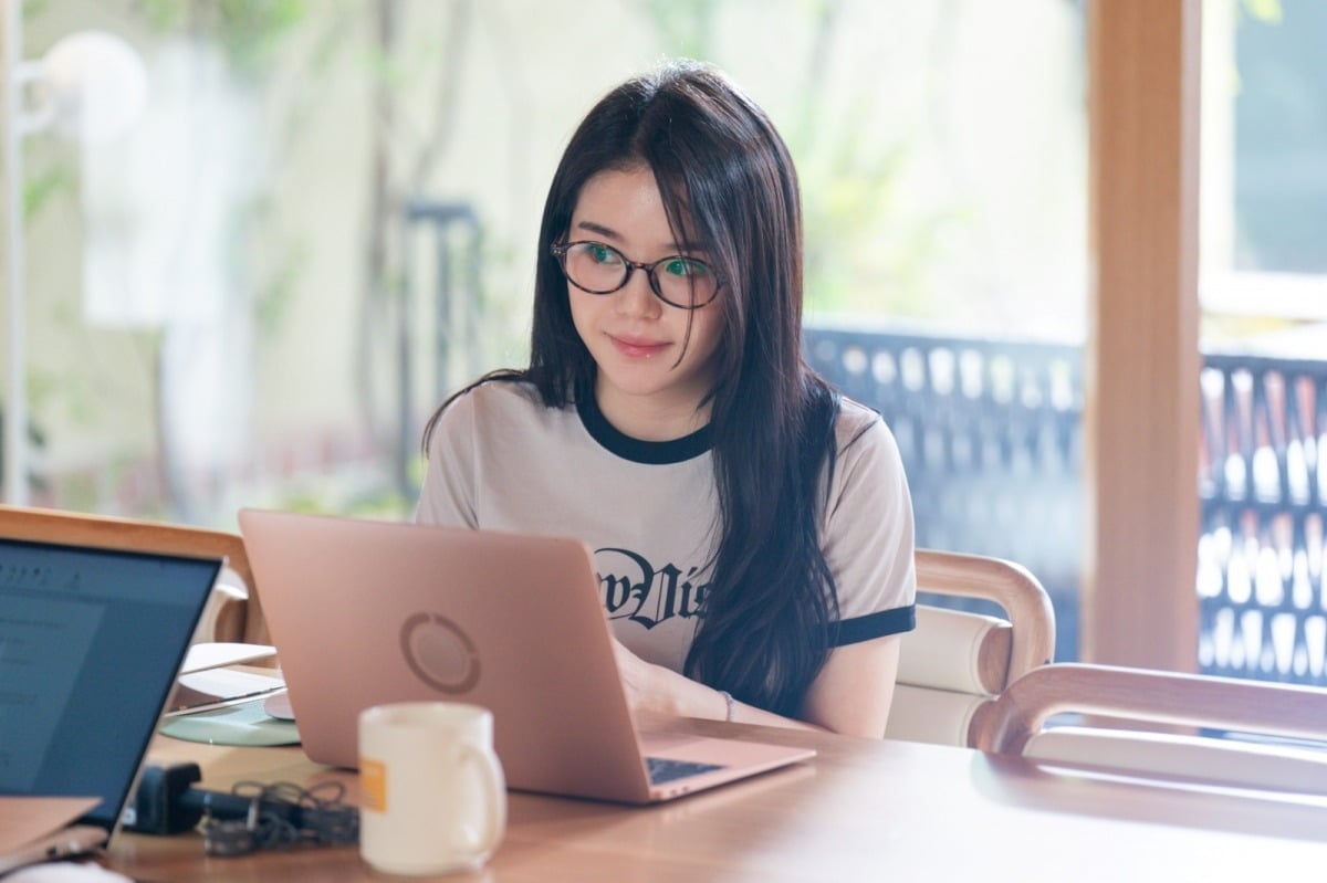  줄리 문학사 패밀리들이 유쾌한 웃음과 따뜻한 공감을 책임진다./사진제공=티빙