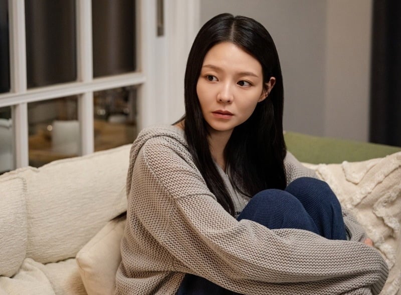 유연석과 이솜, 그리고 망자 황보름별까지, 세상에서 가장 특별하고도 슬픈 '한 지붕 세 사람'이 포착됐다./사진제공=SBS