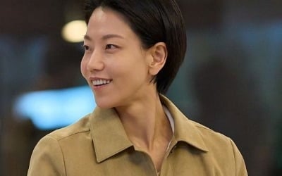 김신록, 휠체어 탔다…연상호 "장애 있는 인물, 입체적으로 그리고파"('군체')