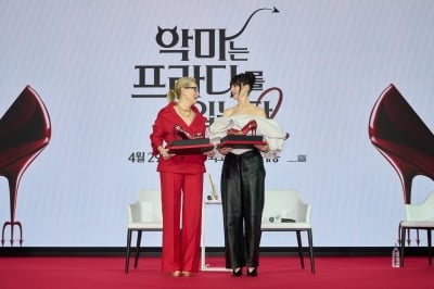 무려 20년 걸린 '악마는 프라다를 입는다2', 이젠 스마트폰 생겼다…"패션업계도 영향" [종합]