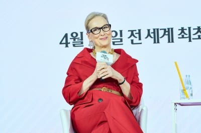 시즌1은 스마트폰 없었는데…메릴 스트립, 20년 만에 '악마는 프라다를 입는다2' 컴백