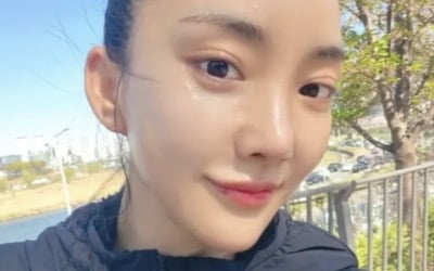 한껏 올라간 눈꼬리…바다, 민낯 사진에 "얼굴이 너무 변했다, 리프팅 했나" 의혹