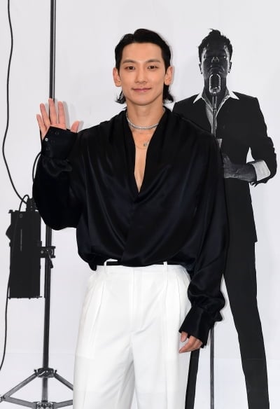 '파격 비주얼' 비, 존재감 뽐낸 액션·호불호 갈린 연기 [TEN피플]