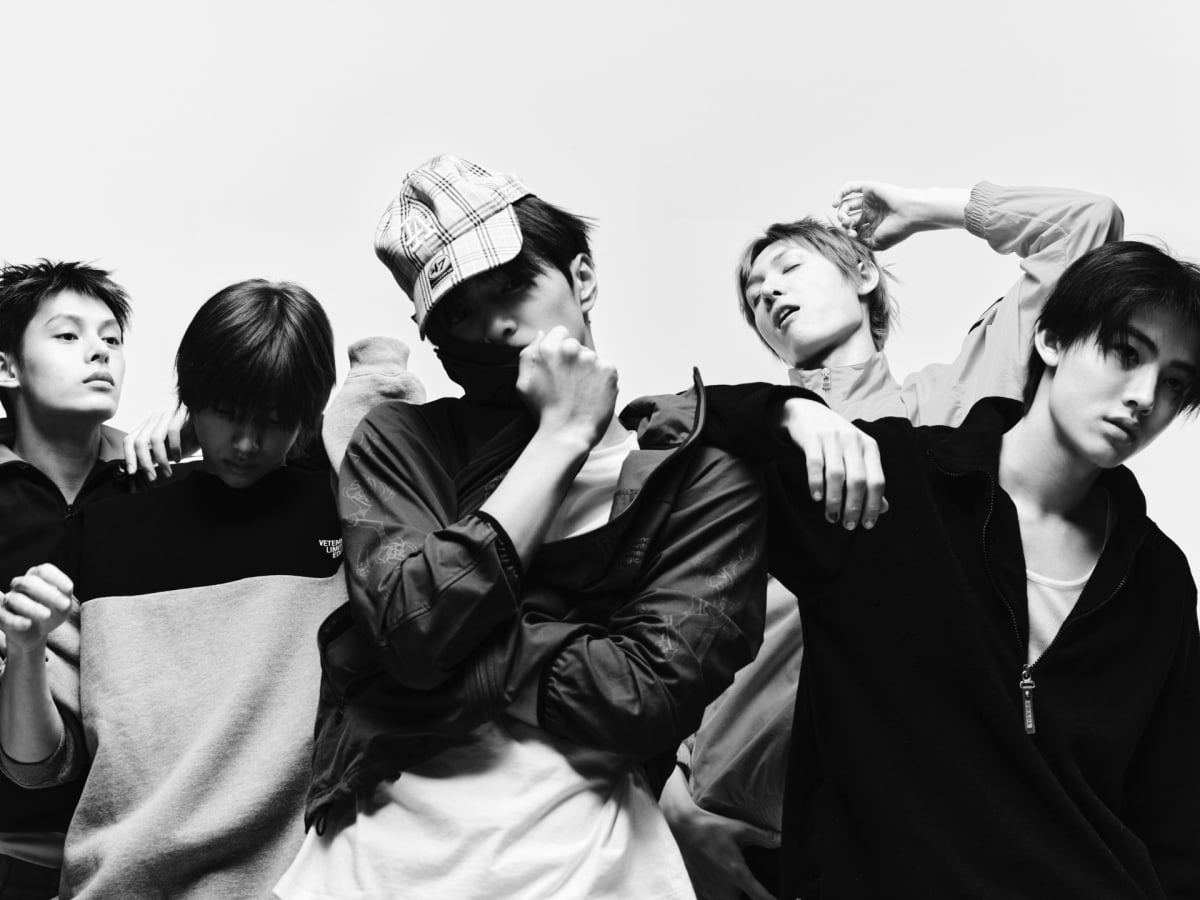 그룹 코르티스(CORTIS)가 컴백을 앞두고 콘셉트 사진을 공개한 가운데, 우스꽝스러운 자세와 표정으로 웃음을 자아냈다. 
그룹 코르티스/사진제공=빅히트뮤직