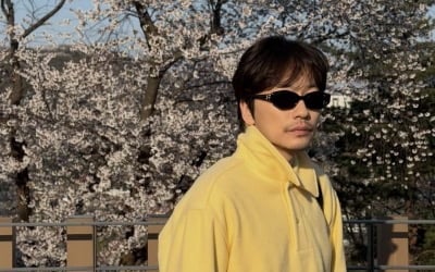 이동휘, 정호연 없는 두 번째 봄 맞이했다…패션은 멋진데 어딘가 쓸쓸한 무드