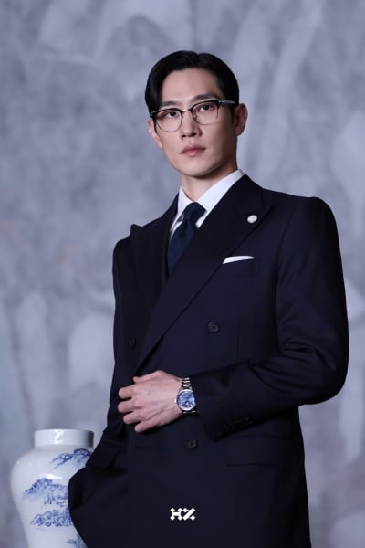 김고은·아이유·김희애와 호흡한다는 천운의 남배우, 명문가 출신 국무총리 변신 ('대군부인')