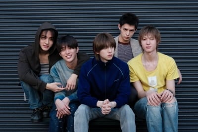 "잠들기 싫어 바닥에서 작업" 독기 가득 코르티스, 美 LA 스튜디오서 포착