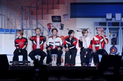 투어스, 상큼 에너지로 日 접수…3만 관객과 따뜻한 봄날