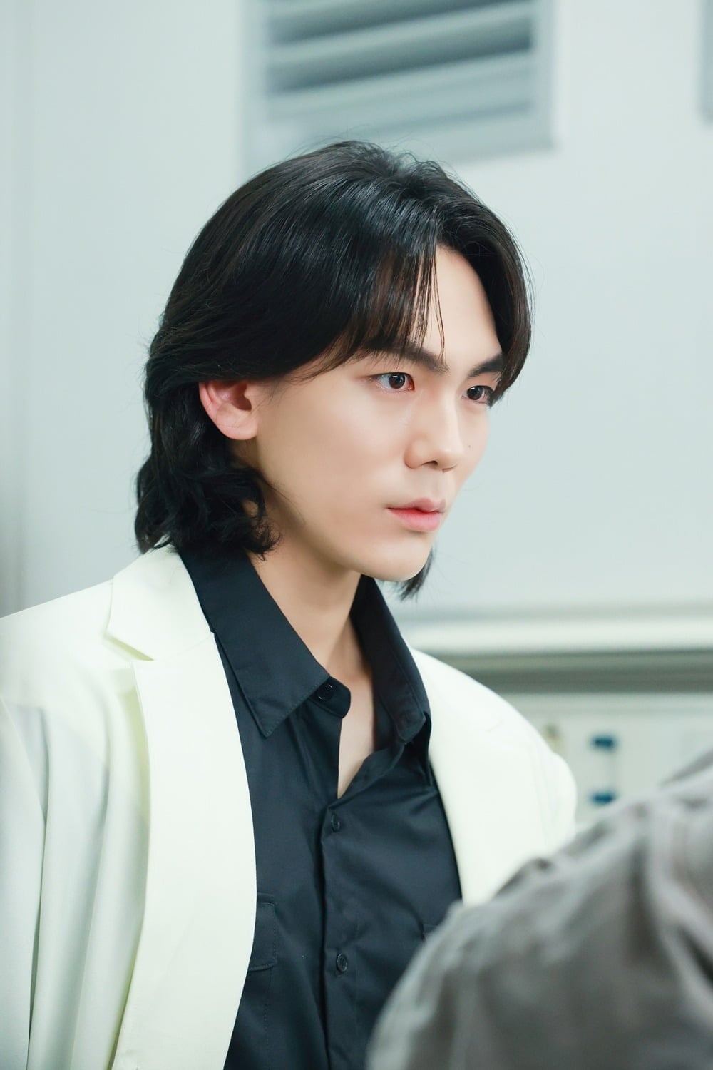 배우 정이찬이 강렬한 카리스마를 발산했다..사진제공=제이와이드컴퍼니