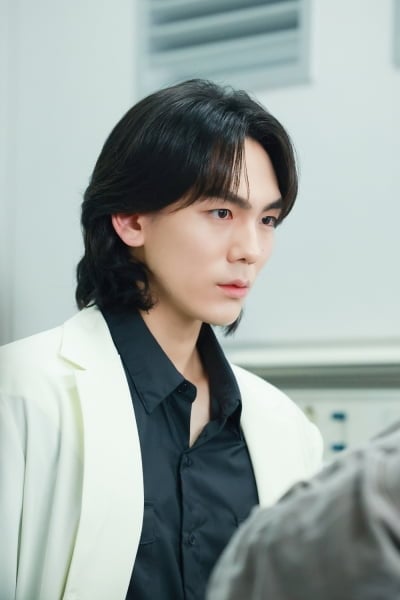문상민·이채민과 동갑이었다…임성한 작가 신작 남자 주인공, 25살에 압도적 존재감 ('닥터신')