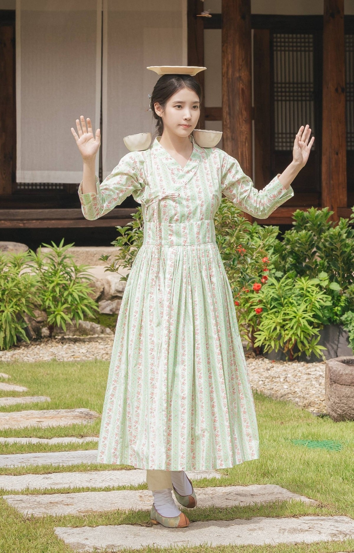 '21세기 대군부인'이 4월 10일 디즈니+에서 공개된다. 사진은 주인공 아이유. / 사진제공=디즈니+