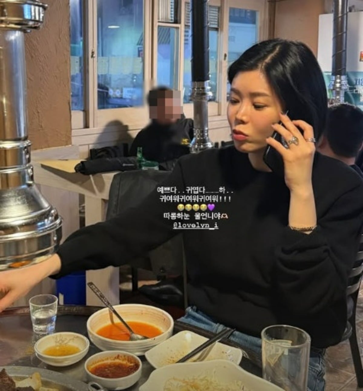 가수 솔지와 린이 소소한 고깃집 데이트를 즐겼다. / 사진=솔지 SNS