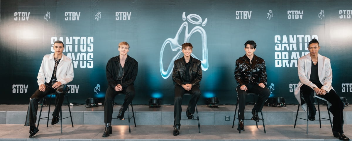 라틴팝 그룹 산토스 브라보스가 하이브라틴아메리카가 내놓는 첫 그룹이라는 부담감을 이겨내고 세계적인 사랑을 받고 싶단 포부를 밝혔다. 
그룹 산토스 브라보스/사진제공= 하이브라틴아메리카