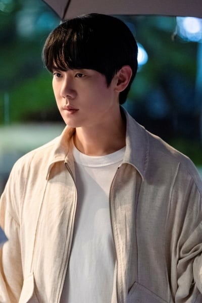 유연석, 아이유♥변우석 타격 제대로 맞았다…9.5%→6.7% 시청률 9회 만에 급락 ('신이랑')