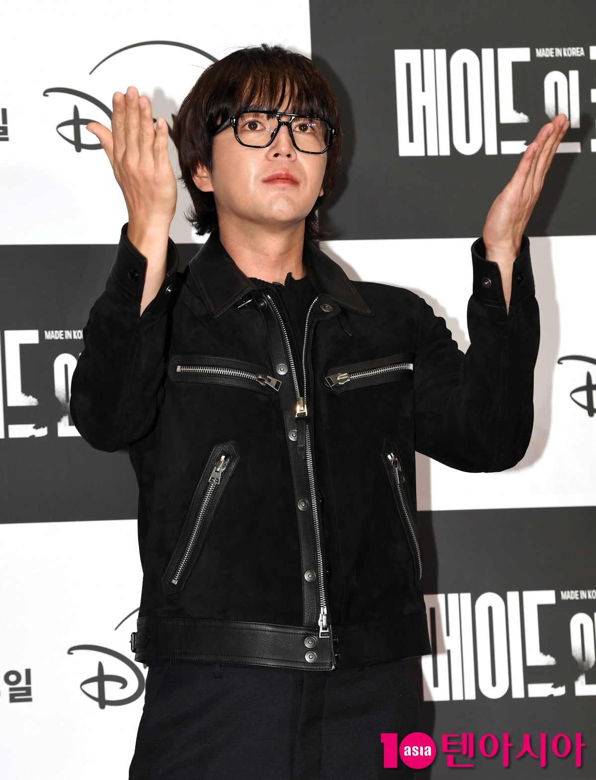 장근석이 공식 행사에 참석해 포즈를 취하고 있다./사진=텐아시아DB