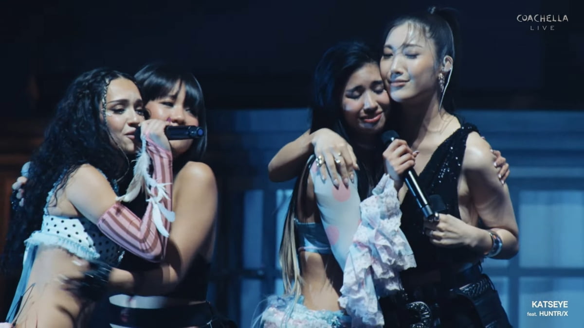 캣츠아이와 헌트릭스 실제 가창자들이 코첼라에서 합동 무대를 선보였다. / 사진=코첼라 공식 유튜브 캡처