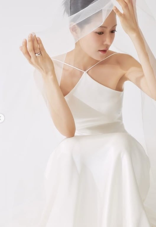 박은영 셰프가 웨딩 화보 비하인드컷을 공개했다./사진제공=박은영 SNS