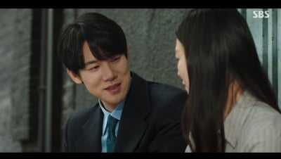 이솜X유연석, 첫 공조 위기 맞았다…이덕화 빙의하며 법정 난장판 ('신이랑') [종합]