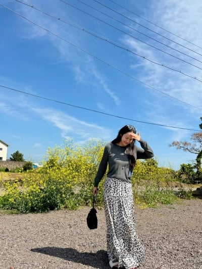 '14년 만에 파경' 박지윤, 최저 몸무게 찍었다더니…유채꽃 앞 가녀린 자태